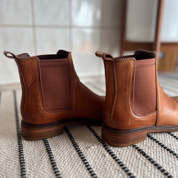 CLARKS Arlo Chelsea Boot in Tan Leather W8.5 - Picture 4 of 9